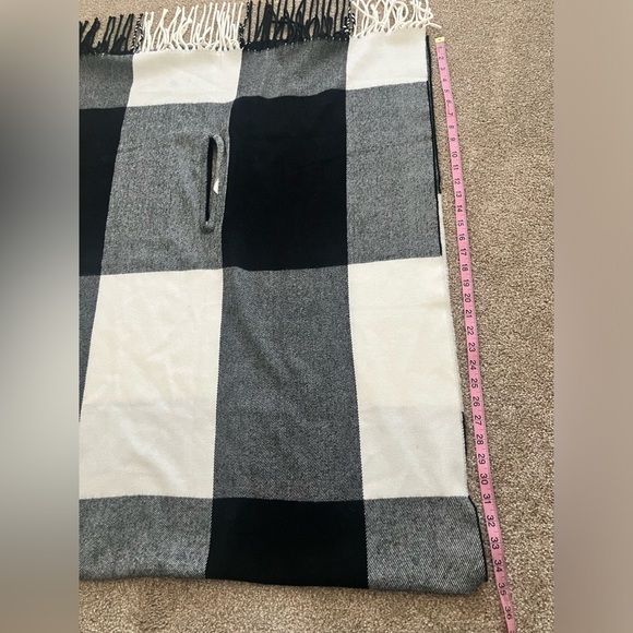 J.Crew Black White Plaid Scarf Wrap Cape Shawl With Fringe One Size - Picture 5 of 6
